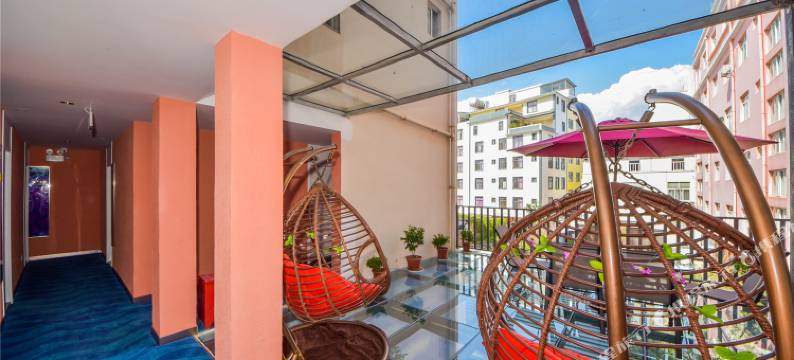 大理银宝主题酒店(大理高铁站店)图片