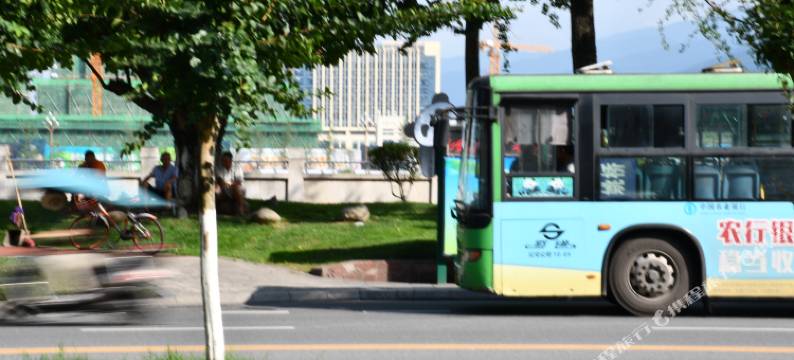 雅安北山舍酒店(万达广场店)图片