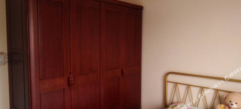 青岛地铁口五四广场万象城供啤酒原浆的二居公寓(延安三路分店)图片