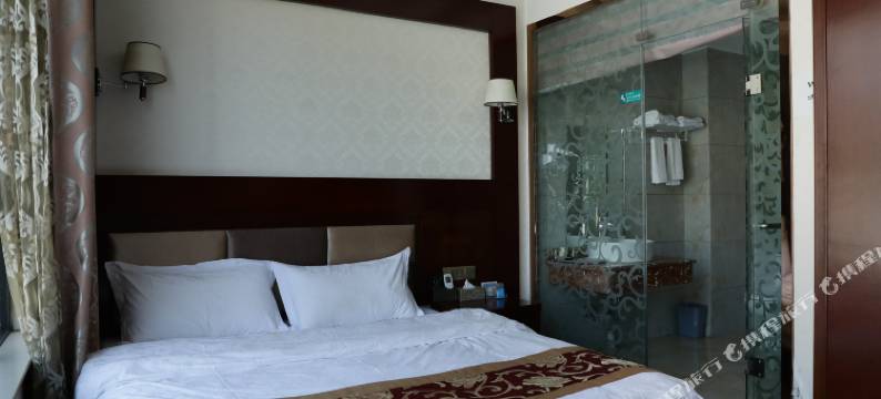 鹤庆光辉假日酒店图片