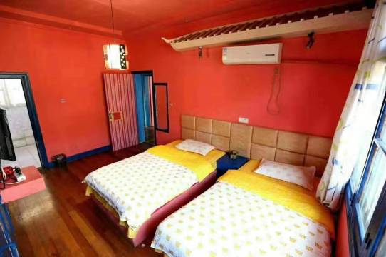 凤凰晒月亮客栈