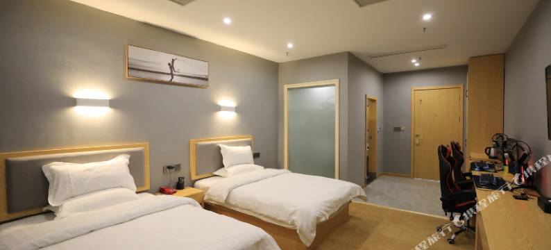 LC电竞主题酒店(黎川古城第一中学店)图片