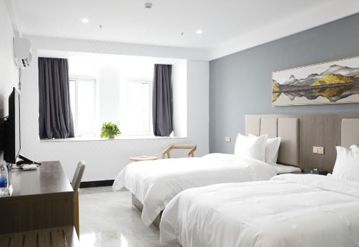 Cloud Light Language Hotel (Taihe Bus Station Branch)Hotel Overview