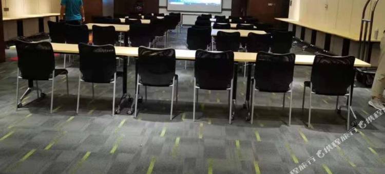 杭州临平高铁站希尔顿欢朋酒店图片