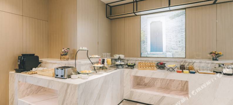 上海长宁仙霞路亚朵酒店图片