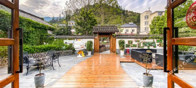 云里雾里精品民宿(千岛湖宋村湖畔居店)图片