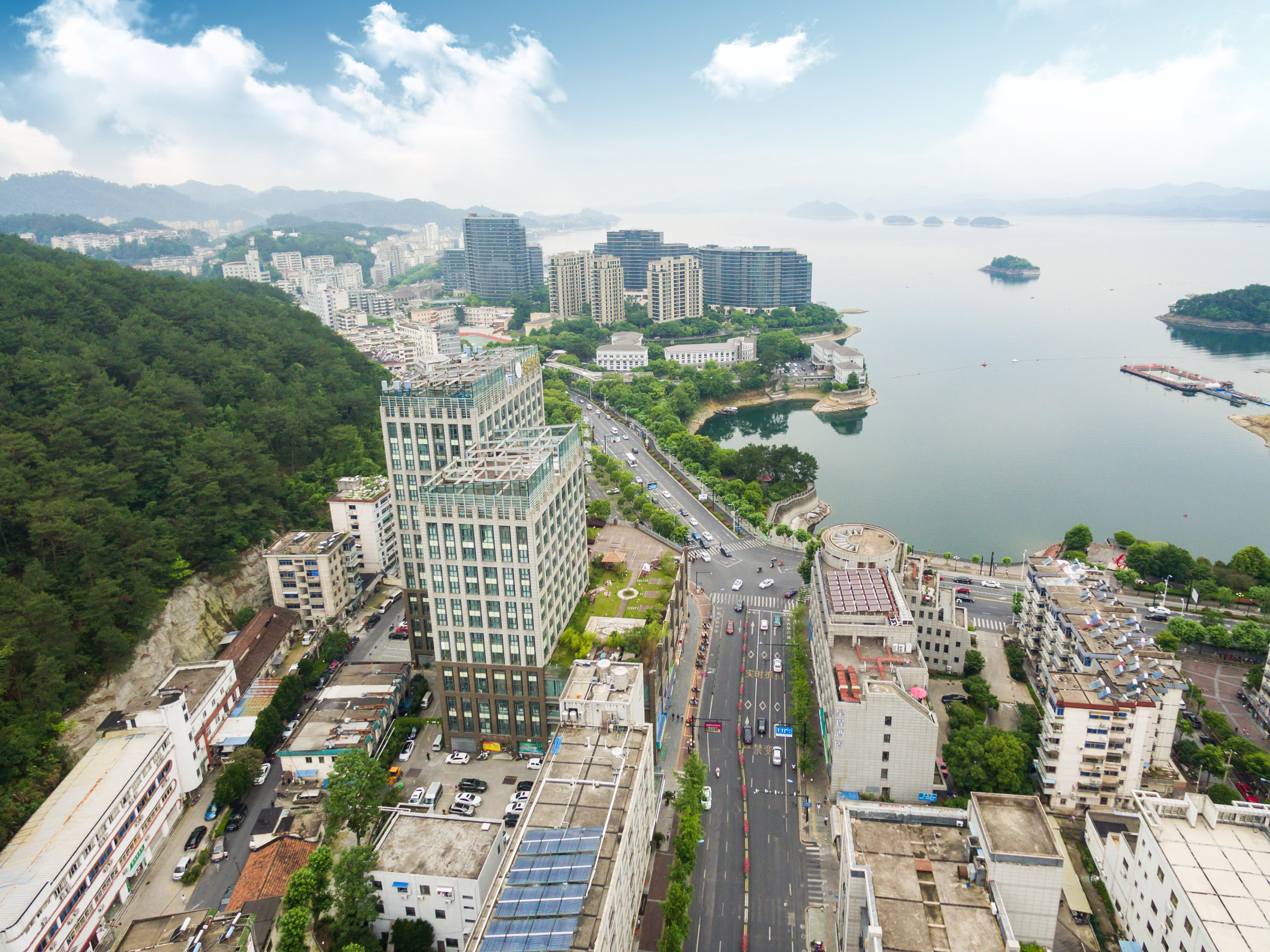 Homeinn Plus Hotel (Qiandao Lake Scenic Area) Hotel Overview