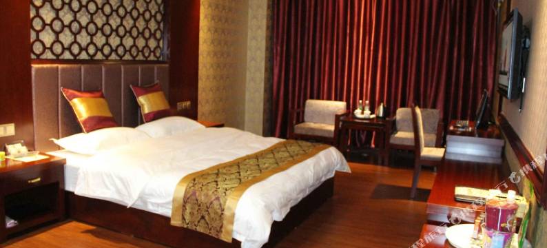 陇川陇存大酒店图片