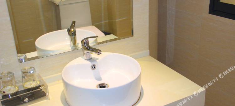 速8酒店(武汉欢乐谷店)图片