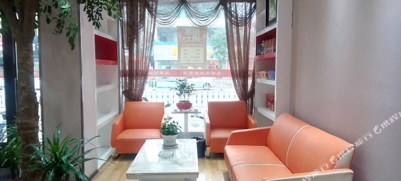 华苑轻舍酒店(沈丘东关汽车站店)图片