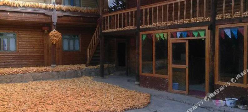 泸沽湖草海原色民居图片