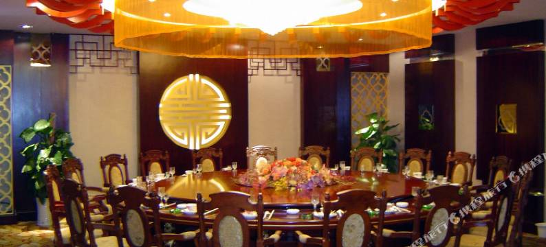 南召丹霞大酒店(万德隆购物中心店)图片