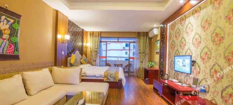 西双版纳七彩曼景度假酒店(告庄星光夜市店)图片