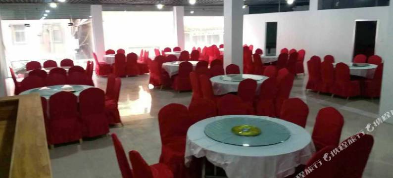 碌曲郎木寺隆达假日酒店图片