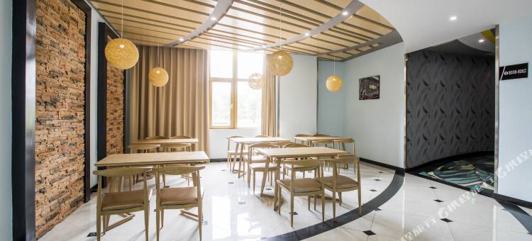 蜜岸花语主题酒店(北京清华长庚医院天通苑东地铁站店)图片