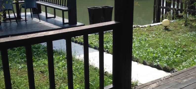 昆山悠静湖边小墅叠拼别墅图片