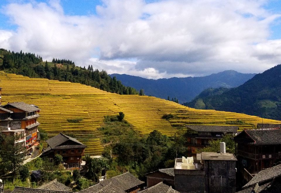 张掖隆盛假日酒店外景图