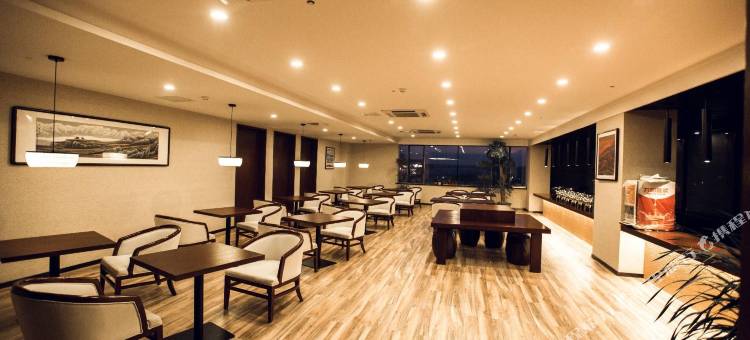 库尔勒璞居酒店(新汇嘉欢乐海岸店)图片