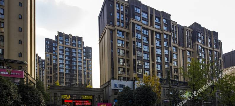 成都熊猫基地春熙路宽窄巷子新装高档地铁四房普通公寓图片