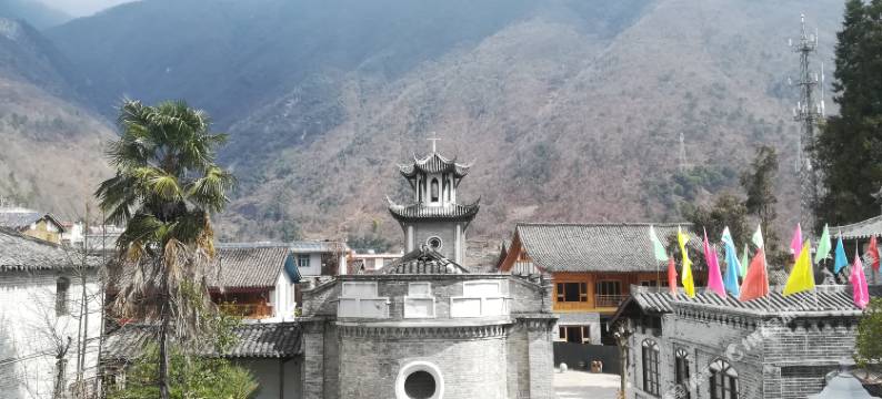 海螺沟川渝印象假日风情酒店图片