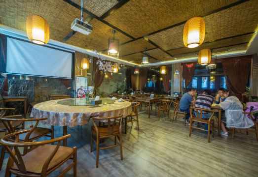 Huangshan Qingtan Peak No. 6 Theme Bed and Breakfast Hotel Overview