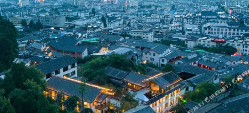 丽江古城伴山云府设计师轻奢美宿图片