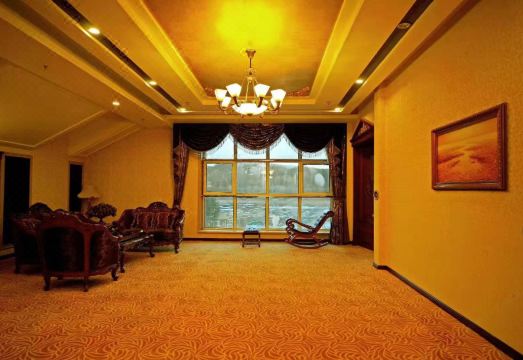 MOHO ARCTIC HEIGTSHotel Overview