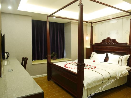 铜仁瑞源主题酒店 4.0分(28条点评) 108起距离1公里立即预订