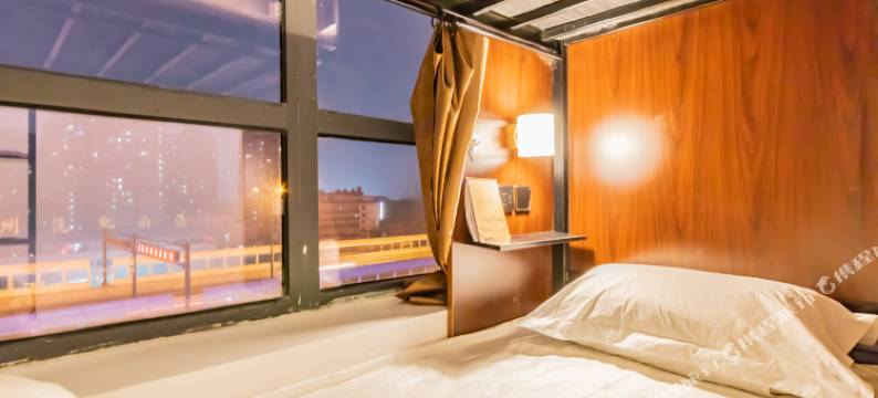 星城空禅精品社交青年旅社(杭州婺江路地铁站店)图片