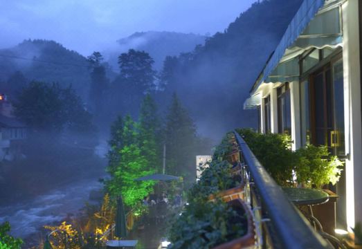 Xiling Snow Mountain Yuanshan Hostel Hotel Overview