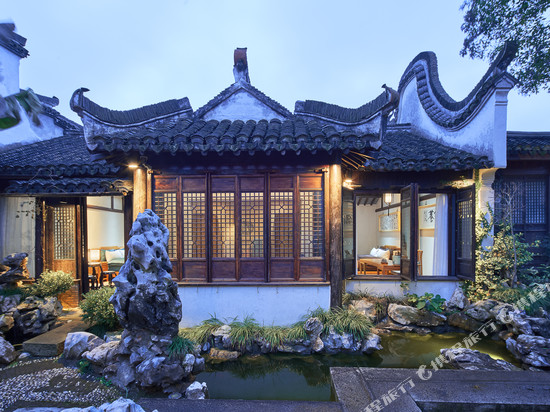 上海裕大俚舍(新场古镇野生动物园店)