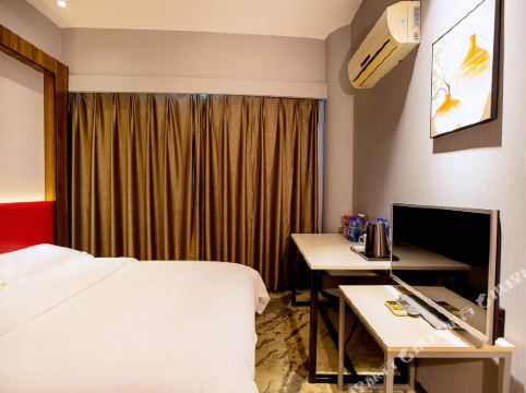 怡莱酒店(郑州中原万达广场店)