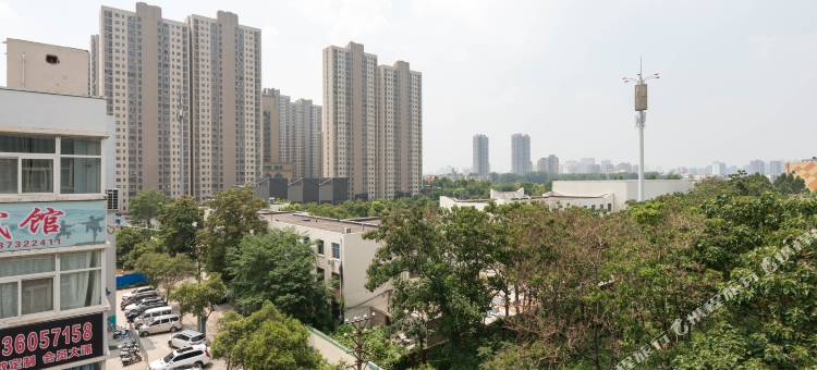 红蚂蚁主题酒店(新乡河师大万达店)图片