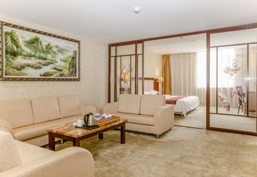 Tong Bao Hotel Hotel Overview