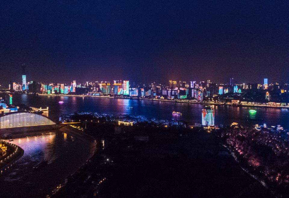 Holiday Inn Wuhan RiverisdeHotel Overview