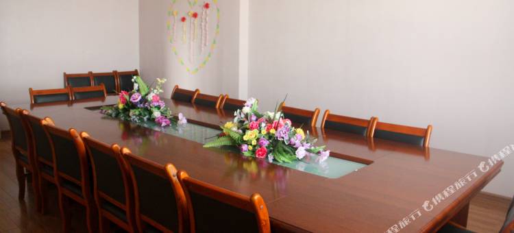 派酒店(格尔木河西转盘店)图片