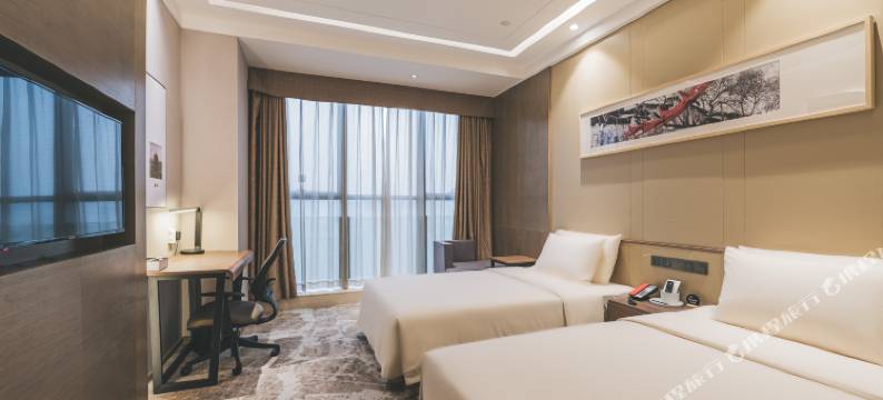 重庆观音桥紫薇路亚朵酒店图片