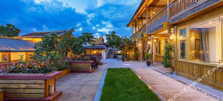 丽江古城伴山云府设计师轻奢美宿图片