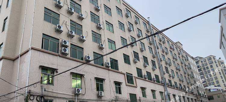 派酒店(广州白云机场钟落潭竹料地铁站店)图片