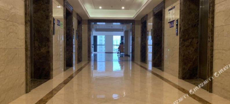 深圳近东门老街地王大厦京基100罗湖口岸公寓(3号店)图片