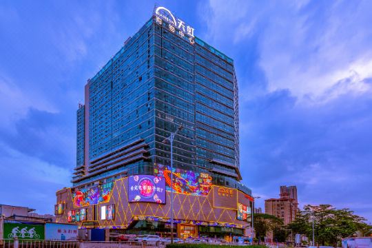 窝趣服务式公寓佛山湾华地铁站天虹中心店