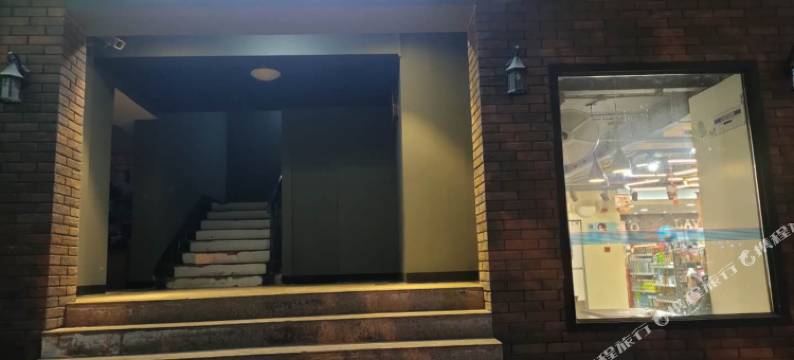 上海夜宿晓行青年旅舍(火车站汉中路地铁站店)图片