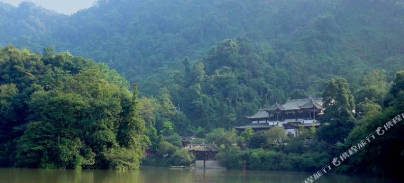 都江堰青城山青城居图片