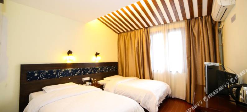 八戒青年旅舍(张家界市区大庸府城店)图片