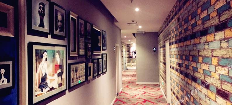 一半一半主题酒店(无锡洛社哥伦布广场店)图片