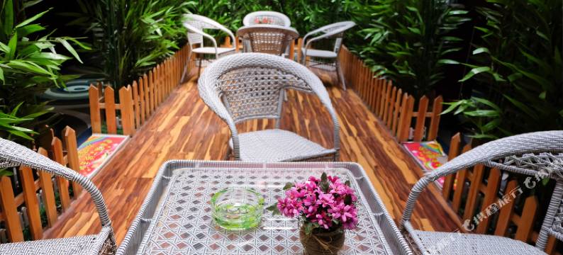 乌鲁木齐第1站主题宾馆(新疆职业大学喀什路校区粮校市场店)图片