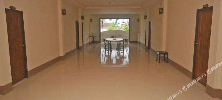 默默特罗苏卡索塔曼柯塔尼达酒店(Nida Rooms Sukarso Taman Kota Metro)图片