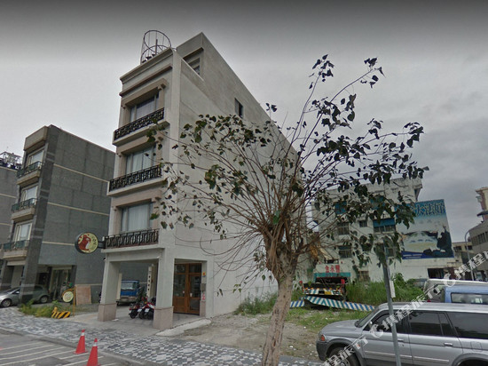 小松鼠站前电梯民宿附停车场