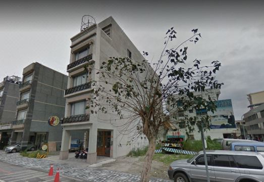 小松鼠站前电梯民宿附停车场外景图