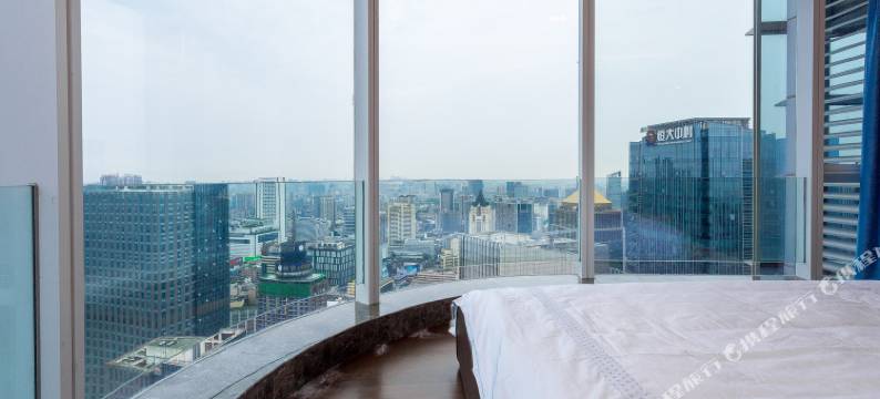 成都270度全落地窗观景房普通公寓图片